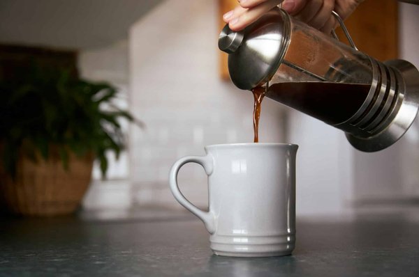 Comment choisir une machine à café avec carafe isotherme pour garder votre café chaud plus longtemps ?