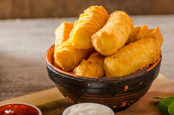 Comment préparer des croquettes de pommes de terre fondantes avec un cœur de fromage?